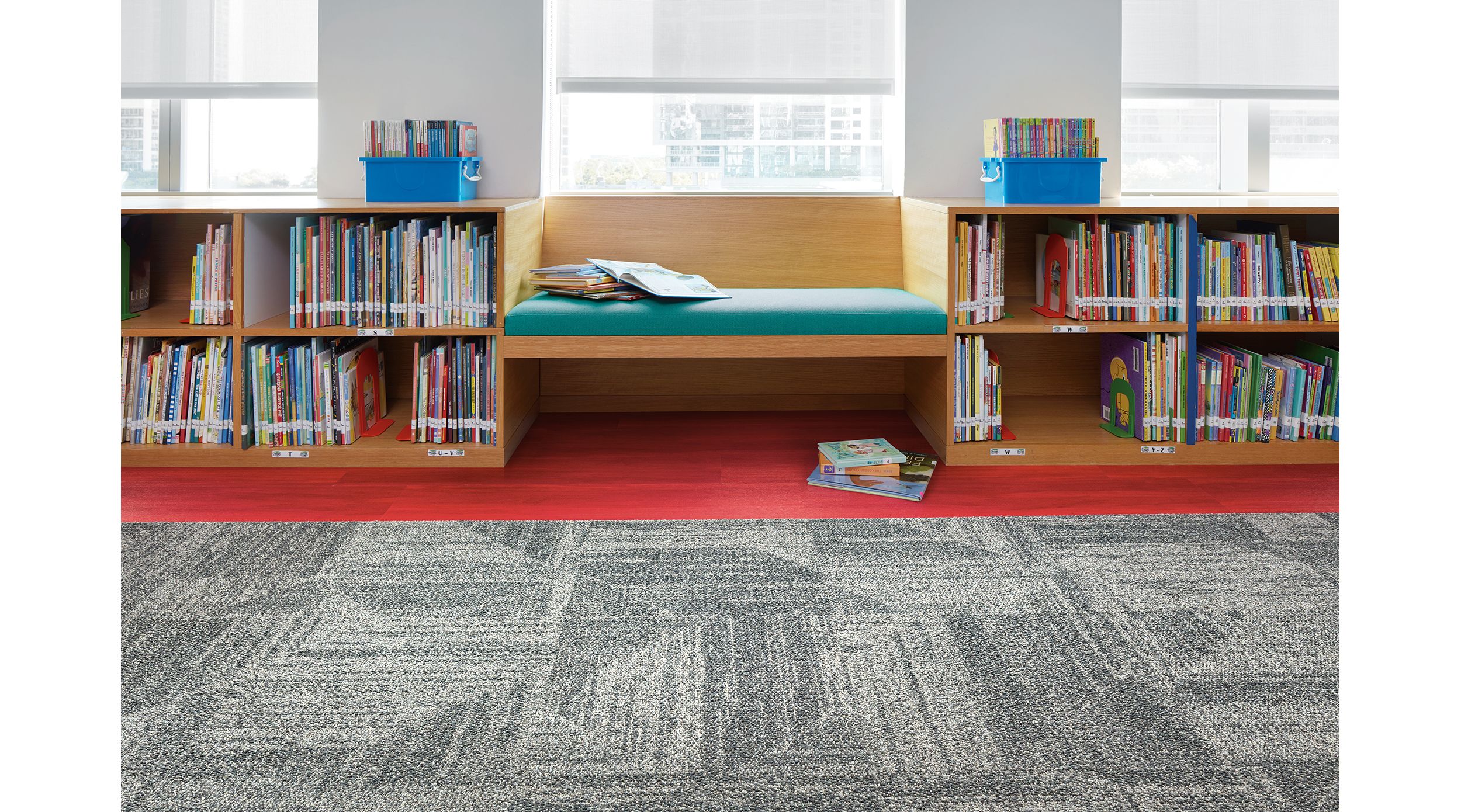 Interface Open Air 403 carpet tile in library with reading bench and childrens books afbeeldingnummer 3